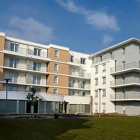Domitys Le Parc De Saint-cloud 4* Cambrai