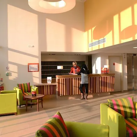 Domitys Le Parc De Saint-cloud Apart Otel Cambrai